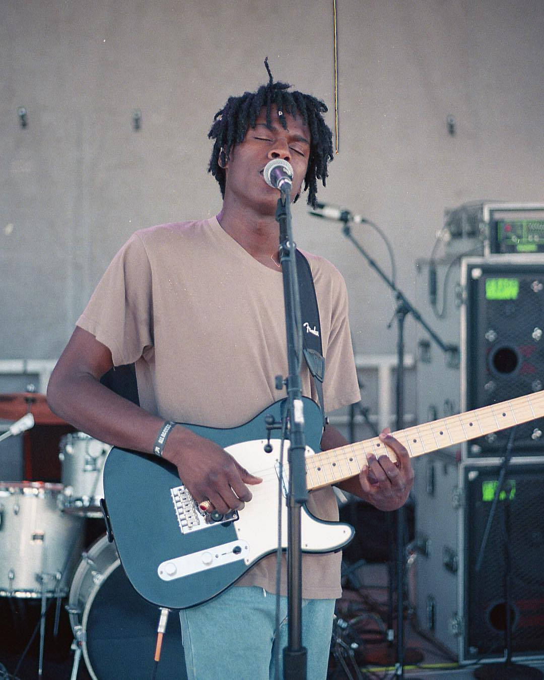 Daniel Caesar performing the song Blessed on stage - Halo Nusantara